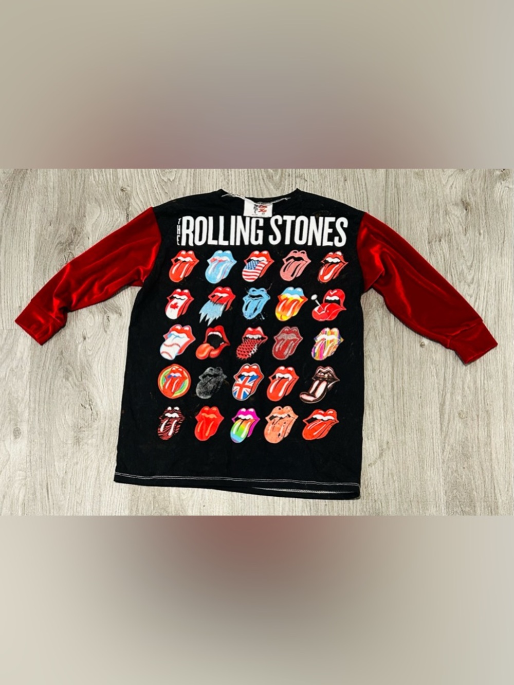 The Rolling Stones Kids Black Graphic Tee w Red Velvet Like Sleeves 4T OverSized